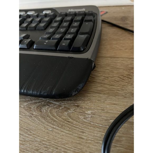 Microsoft Natural Ergonomic Keyboard USB 4000 V1.0 KU-0462 W/ Front Lifter - Picture 5 of 7